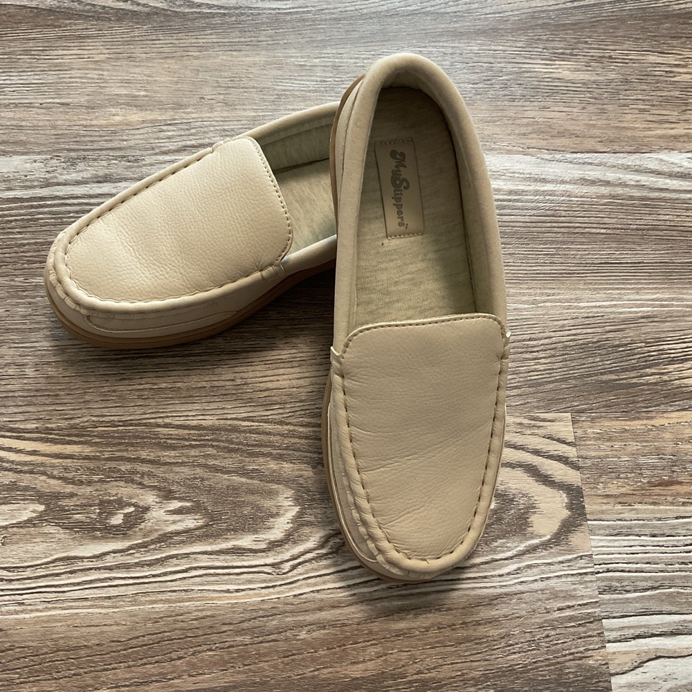 My Slippers by My Pillow Cream Leather Moccasins 7 W NWOT
